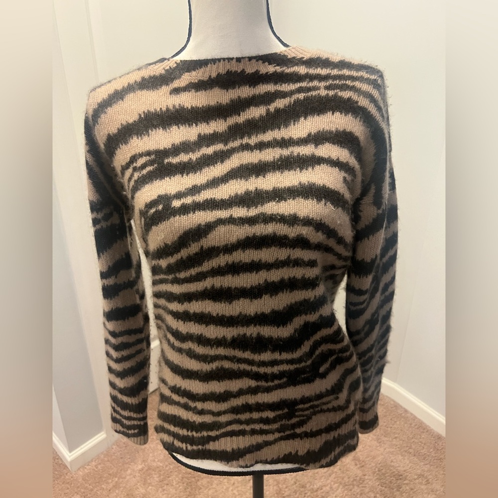 Magaschoni 100 % Cashmere Crew Neck Zebra Print Warm Woman’s Soft Sweater Sz xs